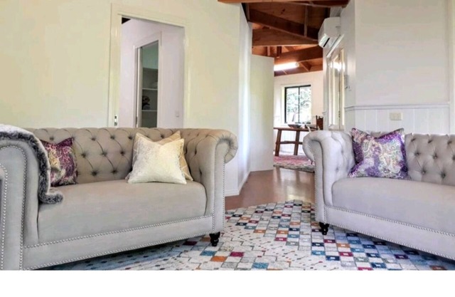 Sandy's pottery cottage with lush green gardens