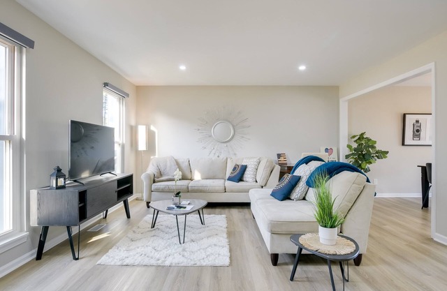 Sanford Family Home w/Deck ~ 2 Mi to Downtown!