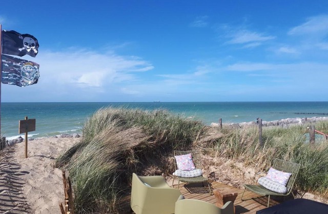 sangatte " Les Terrasses" maison front de mer Les pieds dans l'eau pleine de charme Cap Blanc Nez Côte d'Opale