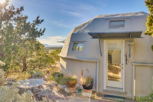 Santa Fe Geo Dome with Trail Access and Views