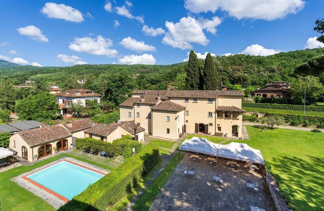 Santa Flora - Luxury Holiday Rental with swimming pool in Cortona, Tuscany
