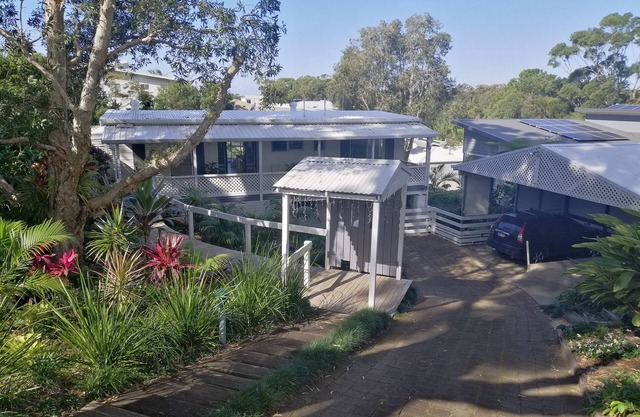 Sapphire Beach - Pet Friendly - Beach 5 Minute Walk