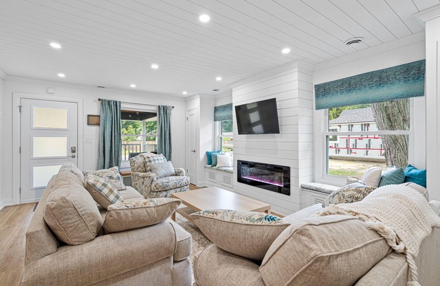 Sapphire Shores - Sparkling jewel - Hot tub, close to beach, sleeps 6