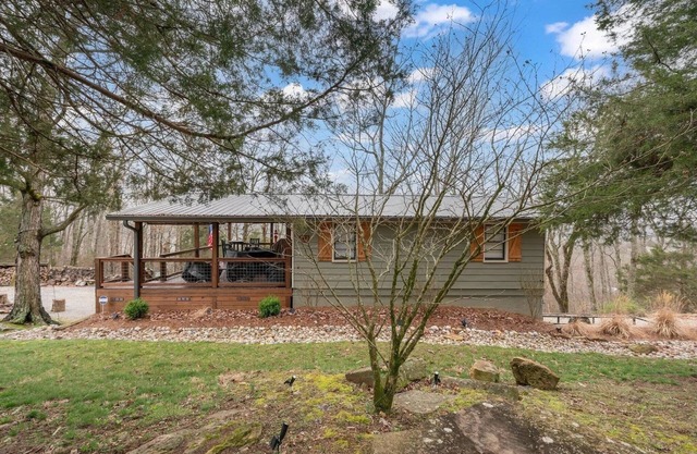 Sassy Cove Lakehouse on Nolin Lake