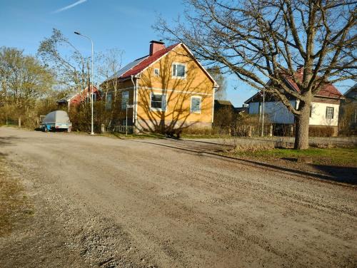 Saunallinen huone omakotitalossa - old wood house -
