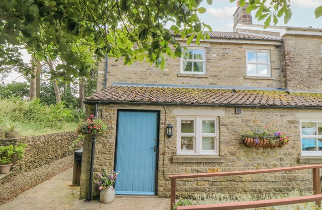 SAWDON HEIGHTS, family friendly, country holiday cottage in Sawdon