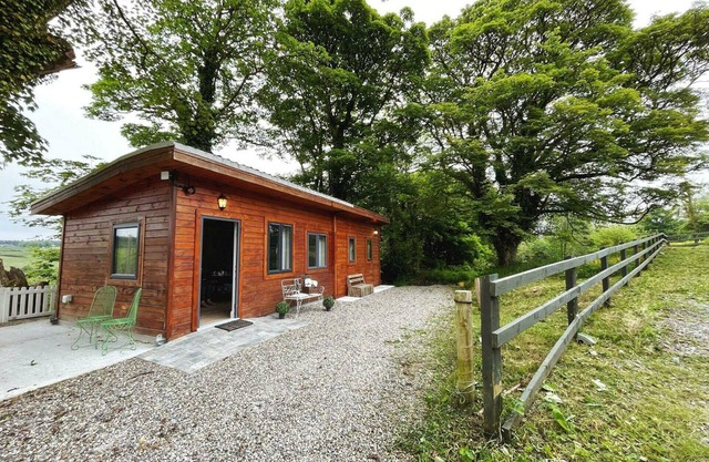 Scenic Countryside Cabin: Romantic & Pet-Friendly