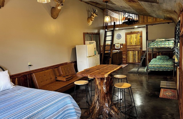 Scenic lodge near Perry, MO perfect for fishing…boating…hunting…relaxing