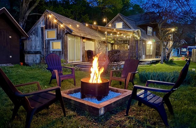 Scenic Rt 4: Hot tub, minutes to everything!