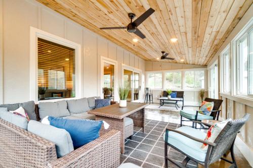Scenic Yankton Retreat with Fire Pit 1 Mi to Lake!