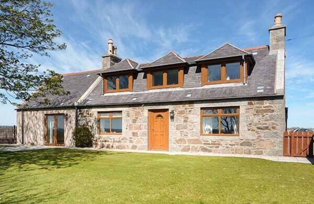 SCHOOLHILL CROFT, family friendly, character holiday cottage in Ellon