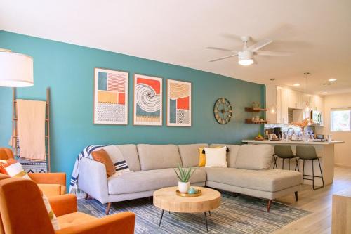Scott Getaway - Walkable to Old Town, remodeled space, heated pool!