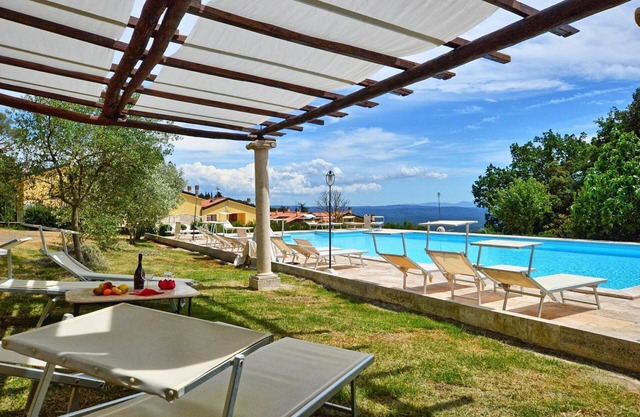 Sculture 3 - Holiday Rental with swimming pool on the Tuscan Coastline