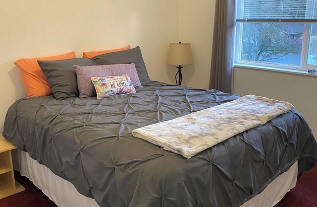 SE Salem Oregon, Summer St Home 9 miles from downtown Salem 2 bedroom 2 bathroom