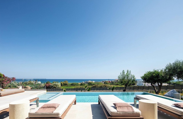 Sea and mountain views, private heated pool, fire pit, kids pool, large garden!