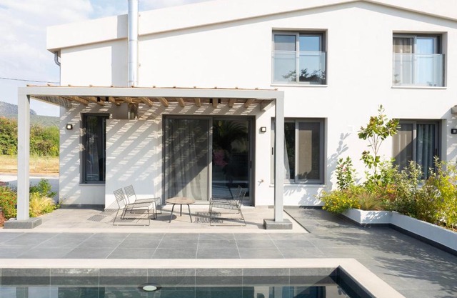 Sea breeze suites Maistro 4per with private pool