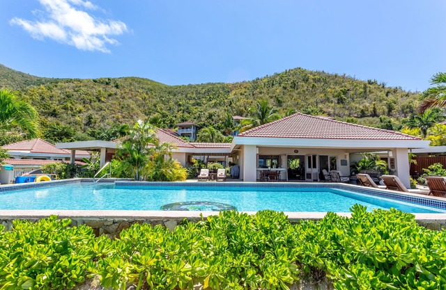 Sea Fans - 4 BR Beachfront Villa on Spectacular Mahoe Bay
