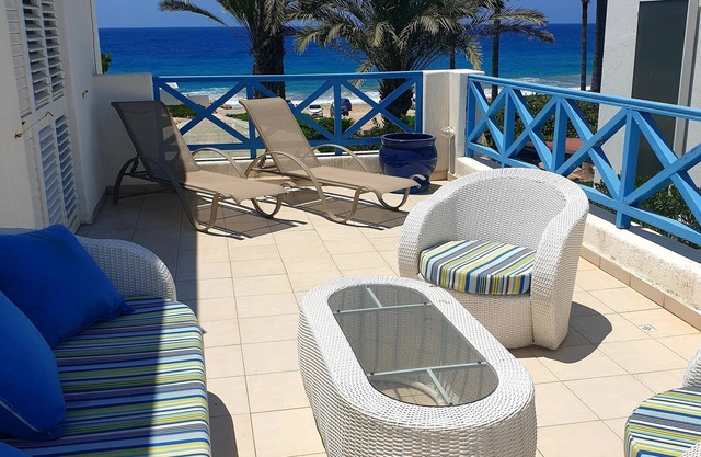 Sea Front Villa, 3 Bedrooms, Hot Tub, communal pool