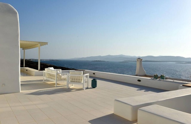 Sea front villa, private pool, walking distance to the beach, brand new