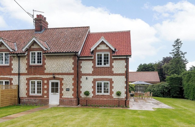 Sea Holly Cottage-UK11931