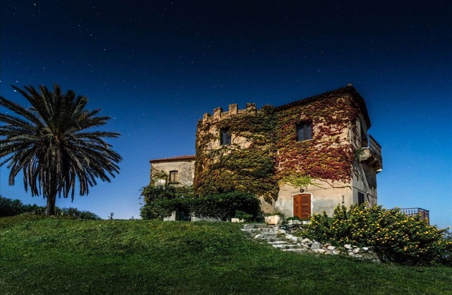 Sea-View Villa w/Garden & Beach