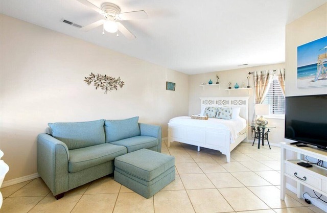 Sea La Vie – Walk to Shore + Pool Access
