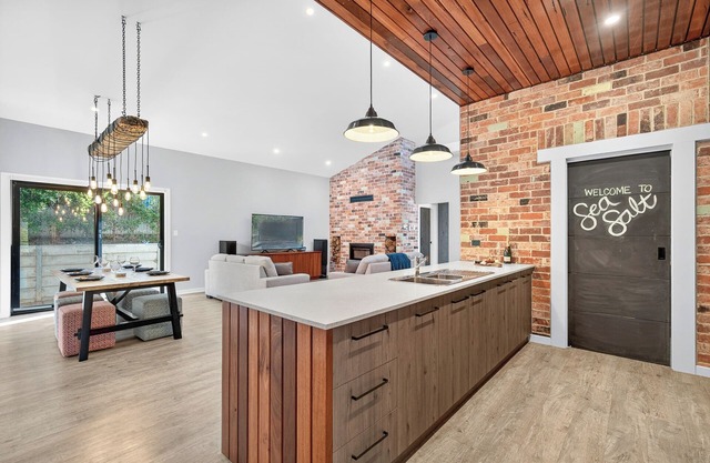 Sea Salt Carrickalinga - Spacious Pet Friendly Family Entertainer close to Beach