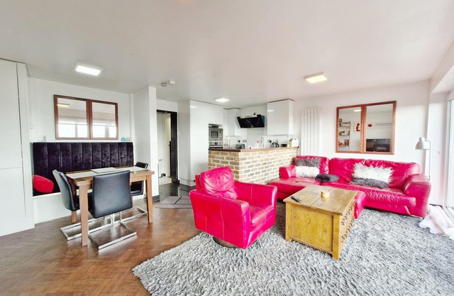 Sea Scene's , Hayling Island - a flat that sleeps 4 guests in 2 bedrooms