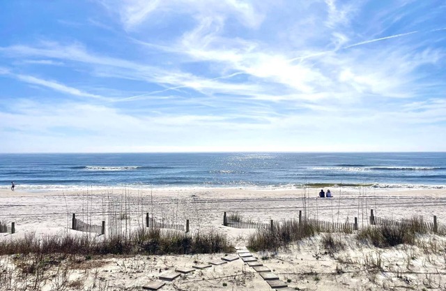 SEA SHANTY- Beachfront, Topnotch Comfort & Fully-Stocked!