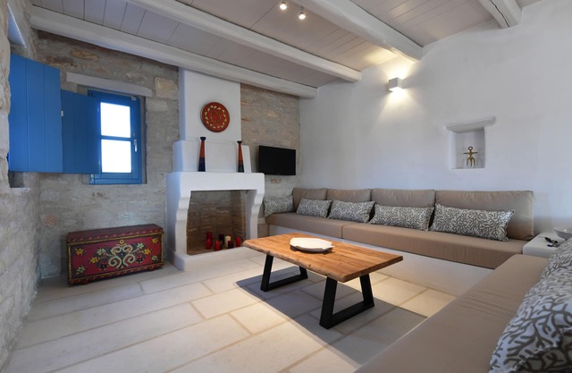 Sea Swell Villa 2 - stylish home with shared pool