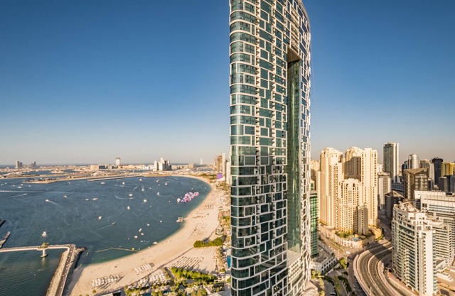Sea View 3BR with Assistant Room and Balcony, Just Steps from Marina Promenade