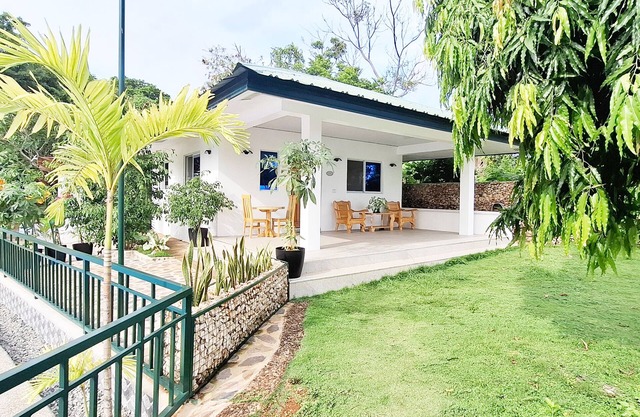 Sea View Deluxe Bungalow with WiFi and AC Within The Casa Feliz Ocean Resort