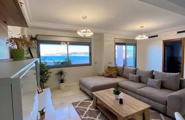 Sea-view duplex apartment in the center of town with large terrace