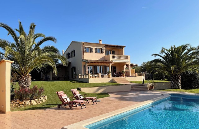 Sea view finca near Porto Colom, 8 pers., Wonderful pool u. Garden, WIFI