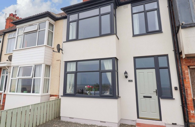 SEA VIEW HOUSE, family friendly, country holiday cottage in Hornsea