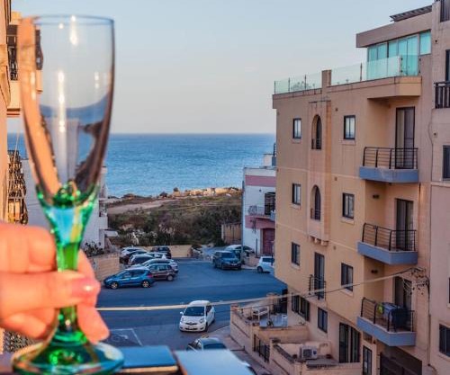 Sea-View Studio Apartment - Sleeps 2