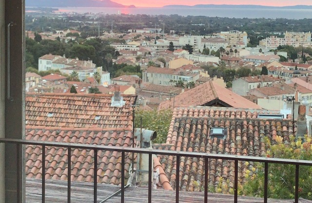 Sea view-Villa d'architecte/jacuzzi-centre historique Hyères - villa JEANNELINE
