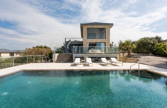 Sea View Villas - Four Bedroom Villa, Sleeps 8