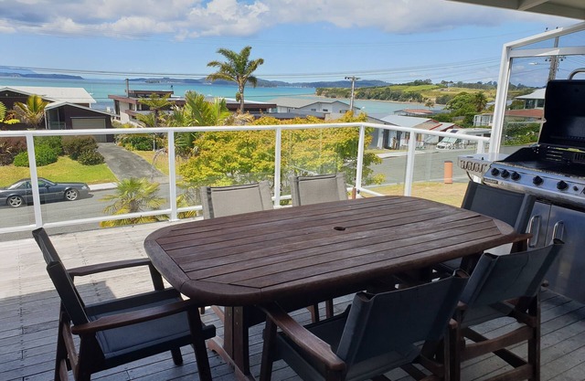 sea views and relaxing. Sleeps 9