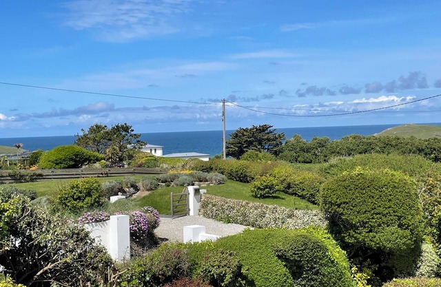 Sea Views, Crantock, Sleeps 4, Private Lane.