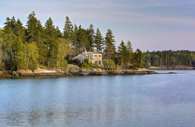 Seabreeze Cove Waterfront Cottage