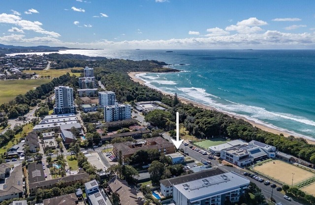 Seabreeze - Macauley's - Retro beach vibes in beachside location