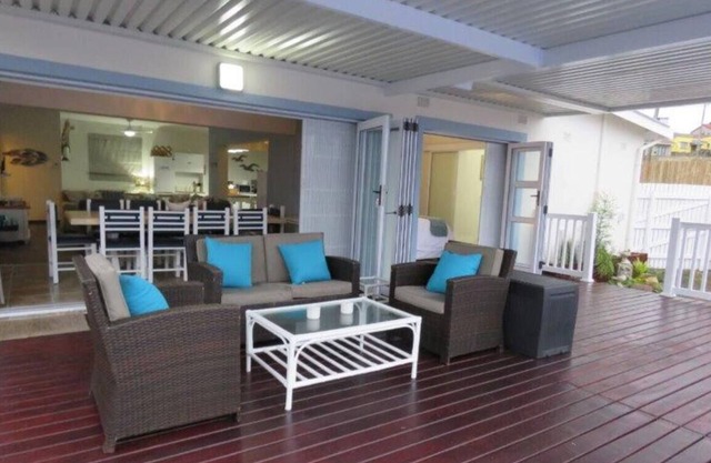 Seagulls Beach House is a stylish, pet friendly, 4 bedroom, self catering home.
