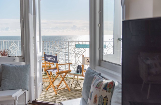 Seagulls by Bloom Stays - sleeps 8 guests in 4 bedrooms