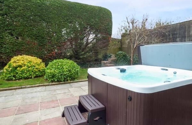 SEAGULLS, family friendly, country holiday cottage in Porthcawl