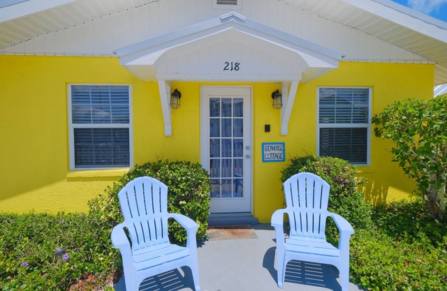 Seahorse Cottage - sleeps 2 guests in 1 bedroom