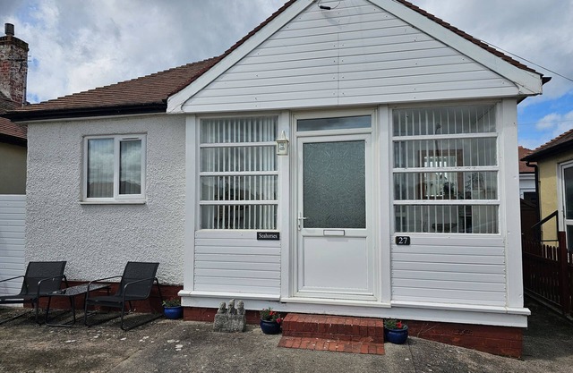 SEAHORSES, pet friendly, country holiday cottage in Kinmel Bay