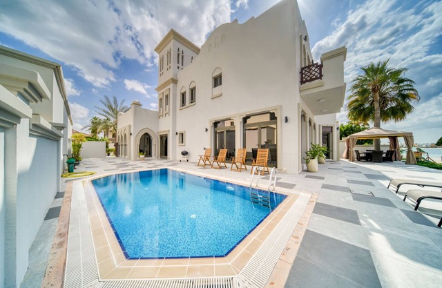 Seaside 5BR Villa with Assist Room and Beach Access on Frond E Palm Jumeirah