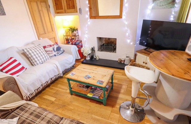 SEASIDE COTTAGE, pet friendly, country holiday cottage in Cleethorpes