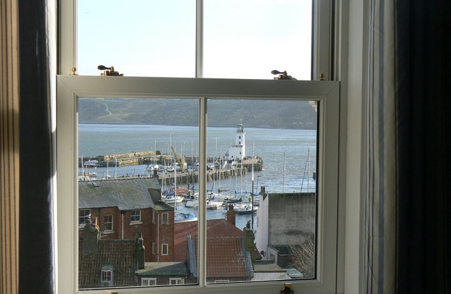 Seaside cottage with sea and harbour views: Sunday check in for 1 week stays